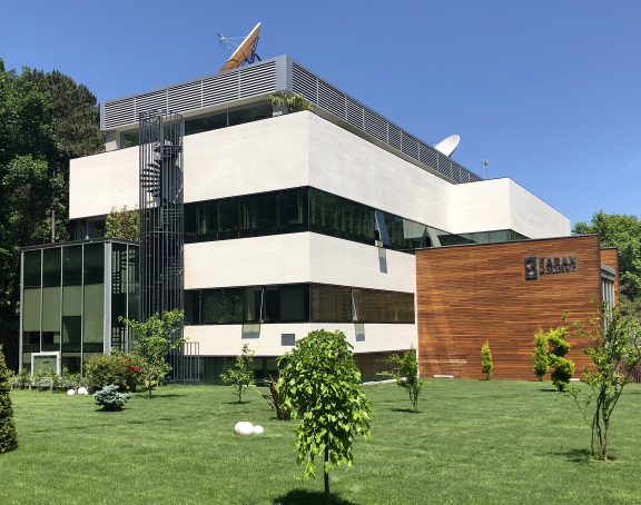 Saran Holding Binası